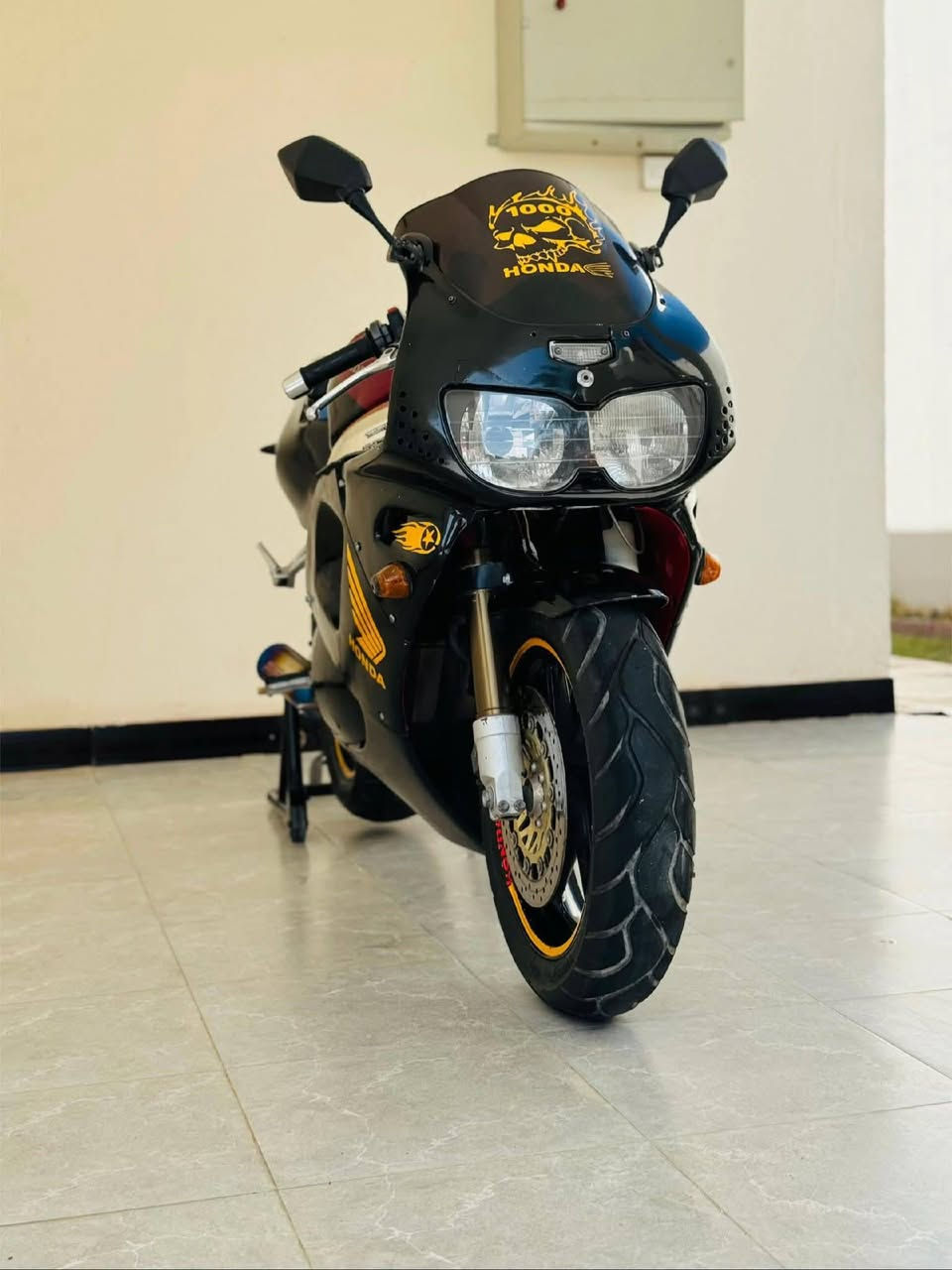 اعادت نشر بسبب الوعوذ الكاذبه .. السلام عليكم  هوندا CBR 919 السرعه 300  الموديل 2005  اوراق كامله  الدراجه جديده جديده  محرك مكفول  عقل مبرمج طلقات  باتري جديد  كهربائيات كامله  عليها اكزوز من ارفخم الاكزوزات. SC منضومه زينون اماميه  تخم اشاير ابو اللد  عدادات كلها شغاله  زوج تايرات جدد  بريكات امامي خلفي مضبوط بلكات NGK تخم   بيها نقوصات كلها تنزل من سعر مكانها الفلوجه  السعر 19 وبيها مجال  اذا مو شراي لا تعبني للاستفسار *********** واتساب اذا مغلق
