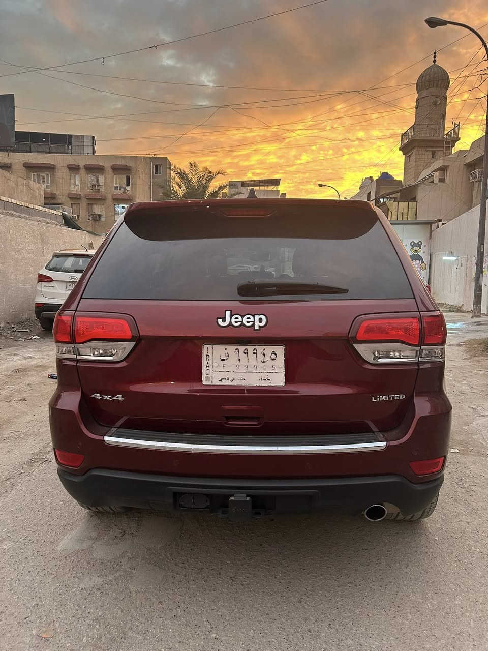 سلام عليكم 
جيب كراند شيروكي 2022
Limited
فول مواصفات عدا الجك 
وارد امريكي ماشيه 51الف ميل 
ماشيه بامريكا 38 الف ممشاها بل عراق قليل حادثها جامرلوغ ايسر وباب سائق 
المواصفات 
:
‌‎*رادار امامي وجانبي 
‌‎* نقطة عمياء .
‌‎*داخل جلد 
  دفع رباعي .4x4 . 
‌‎* فرش المقاعد من الجلد . 
‌‎*صف المقاعد الأمامية كهربائية .
‌‎* ذاكرة لحفظ وضعيات الجلوس . 
‌‎* صف المقاعد الأمامية مع تدفئة . 
‌‎* صف المقاعد الخلفية مع تدفئة . 
‌‎* ويل قياس 20 انج .
‌‎* مقود السائق كهربائي . 
‌‎* تدفئة ستيرن . 
‌‎* سقف بانوراما .
‌‎* شاشه كبيرة 8.4 انج .
‌‎* نظام الملاحة (GPS) . 
‌‎* نظام خاص للطرق الوعرة . 
‌‎* مصابيح امامية زنون . 
‌‎* المصابيح الأمامية مع LED لايت . 
‌‎* كشافات ضباب بروجكتر زنون . 
‌‎* تشغيل عن بعد .
‌‎* صندوق كهربائي .
‌‎*  حساسات أمامية . 
‌‎*  حساسات خلفية .
‌‎* كاميرا خلفية .
‌‎* بخاخ ماء لتنظيف المصابيح الامامية .
‌‎* مرايا بخاصية التعتيم الذاتي . 
‌‎* مرايا جانبية قابلة للطي . 
‌‎* بلوتوث تلفون . 
‌‎* محدد سرعة . 
‌‎* نظام تشغيل واطفاء اوتماتيكي للمحرك للتوفير من صرف الوقود . ( Auto Start System ) .
‌‎* نظام بريك اوتماتيكي ( Auto Break System ) .
‌‎السعر 275ورقه 
للتواصل الرقم ***********
