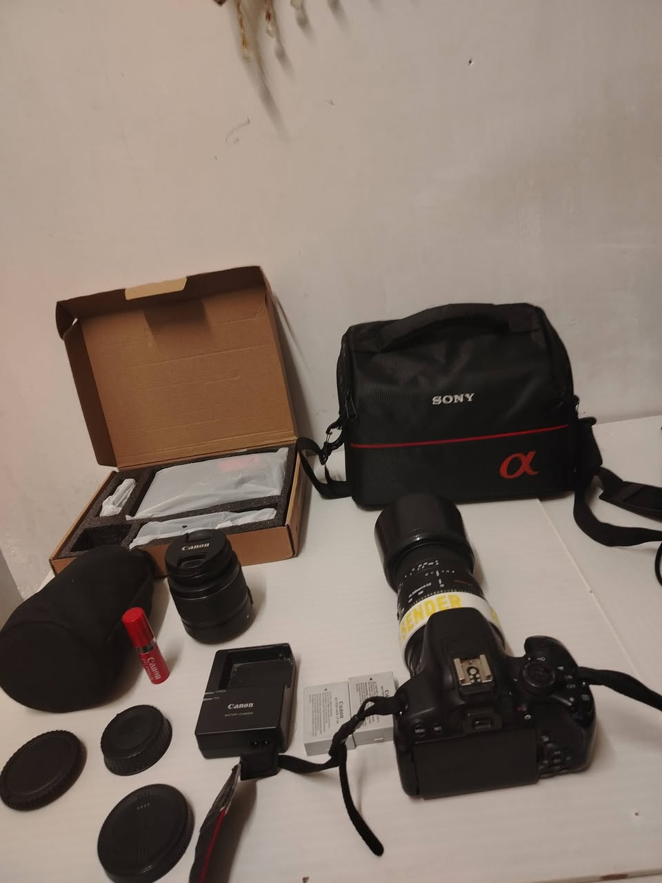 كاميرا كانون d700  شاشة قلابة لمس  مع الملحقات 
عدسة 18.55
عدسة 70.300
حقيبة سوني اصلية 
بطاريات عدد2 
رام اصلي 
حقيبة عدسة عدة تنظيف
اضاء كاملة وجديدة بالباكيت مستمرة تدعم الشحن السريع مع الشحن بالبوربنك  ولونين اضاءة قوية جدا  
السعر 500 بيهه مجال  

ملاحظة الي فوق العتلة مال وضعيات التصوير واكعة تكدر تشدلهه وحدة او تبقيهه هيج مو مشكلة


**إذا كنت صاحب هذا الإعلان وتريد حذفه لأي سبب، رجاءا أرسل رسالة إلى الدعم الفني**