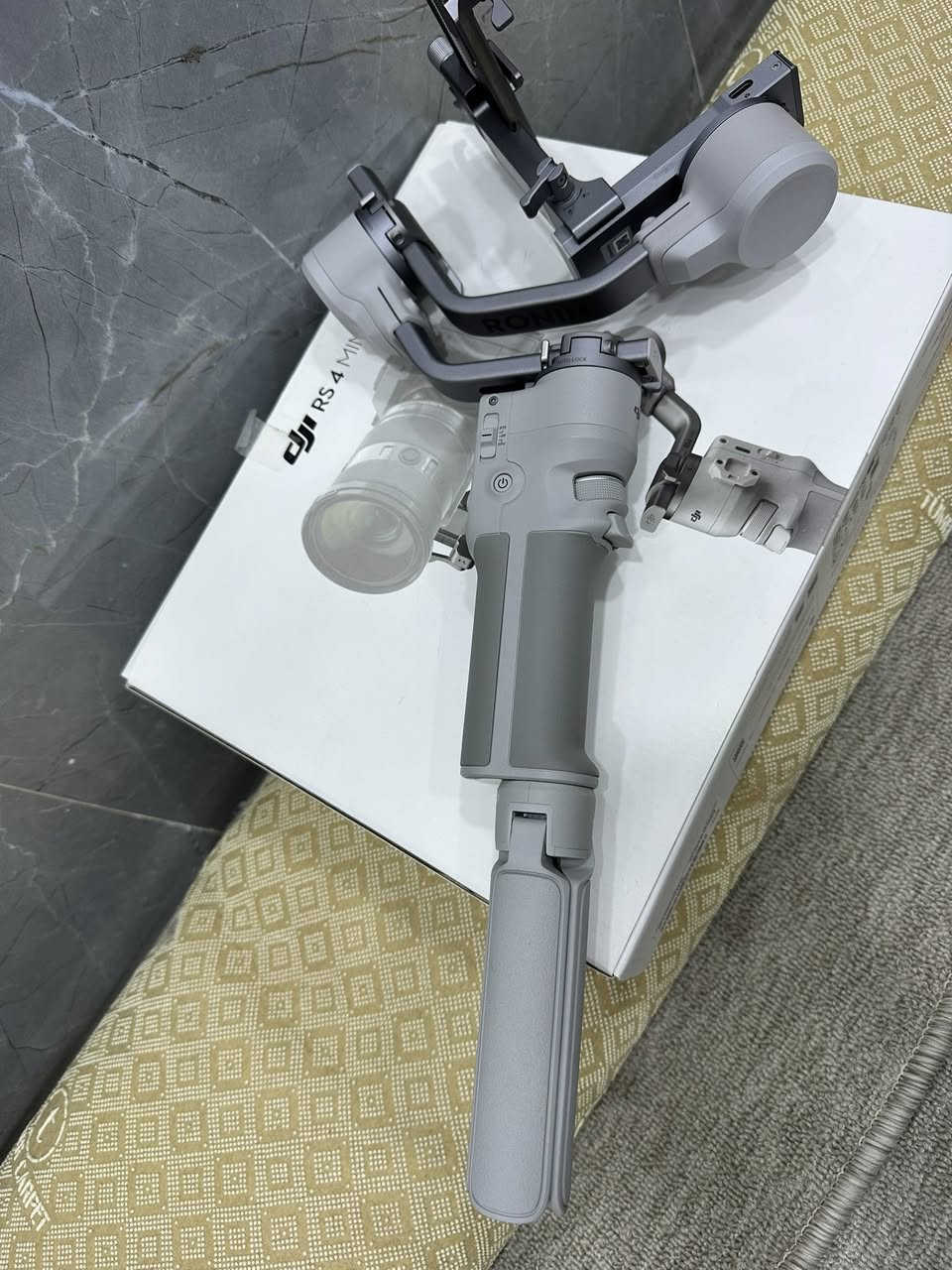 رونين RS 4 MINI
نظافة 100‎%‎ 
اشتريته قبل اسبوع 
للامانة مستخدمة مره وحدة فقط 
للاستفسار 
***********
