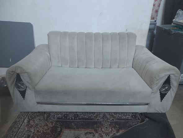 السلام عليكم تخم  ٧ مقاعد للبيع السعر ١٠٠ وبي مجال للستفسار ***********
