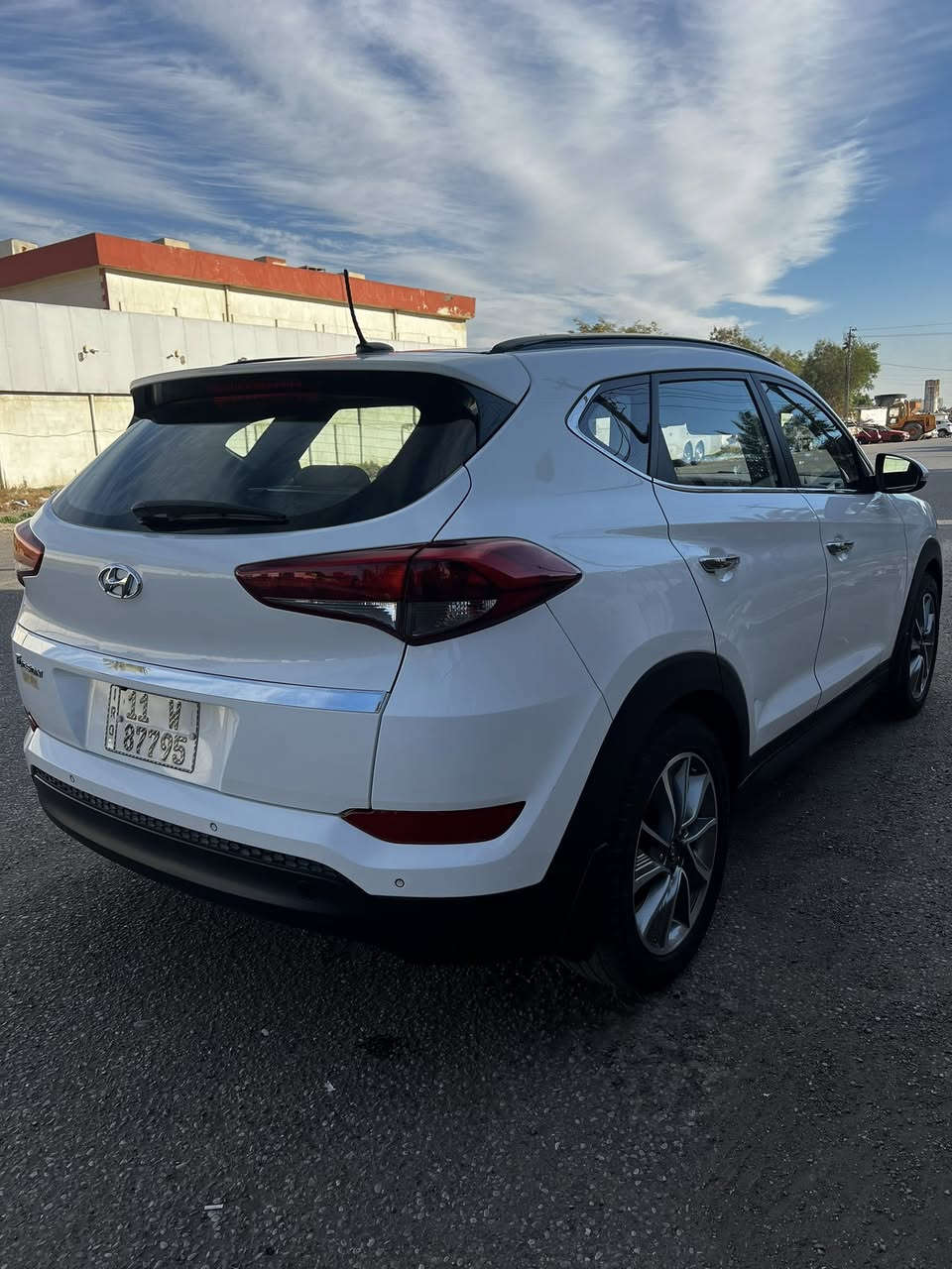 ‏سلام عليكم للبيع توسان موديل 2018 ماشية 118 السيارةمكفولة من الصبغ مكان السيارة بغداد السعر 197 الهاتف *********** ￼
