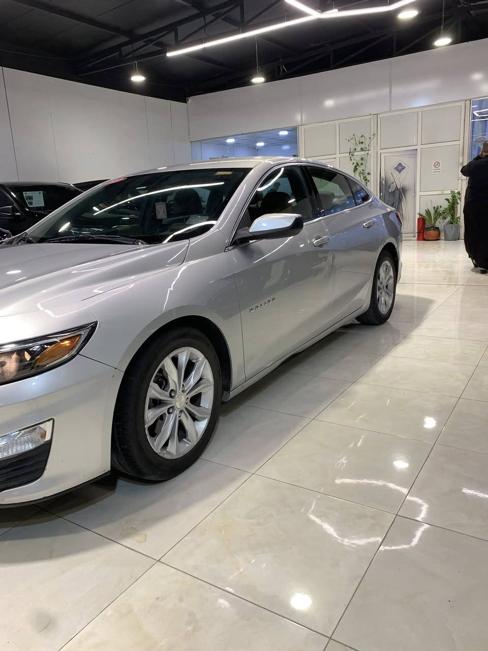 شيفرولية ماليبو LT موديل 2019 لون سلفر
#الضرر  : بسيط جدا خلفي جنطه 
#الرقم : مرقم نجف الرقم الحديث ( تم تحديث الرقم)

#المواصفات :

▪️السيارة : شيفرولية ماليبو
▪️المحرك : 1.5L توربو (اربعة سلندر )
▪️حجم الويل : ويل كب حجم 18
▪️بصمات عدد 2 للأبواب مع بصمة جنطة وبصمة تشغيل وتشغيل عن بعد
▪️لايتات اصفر مع كشافات دعامية LED
▪️شاشة الدشبول حجم كبير ( ايباد )
▪️كامرة خلفية دوارة اصل مع الستيرن
▪️كشنات السيارة جلد بيجي
▪️تدفئة لكشنات المقدمة
▪️تحكم فول كهرباء لكرسي السائق
▪️قطعتين تبريد امامي وخلفي
▪️ تشغيل عن بعد
▪️جنطة كهرباء
▪️سستم صوت 
▪️تحكم ستيرن جهتين بلوتوث وحاكية وكروس سرعة وتحكم صوت 
▪️نظام ABS مانع انزلاق

م/ السياره ضايف اله منظومه غاز جدا عمليه داخل ورشه الحكومية وتنسى الصرف المحسن نهائي و تكدر تشيله اي وقت يعجبك 

السعر المطلوب : 105 ورقة مع المجال
 المكان : النجف الأشرف 
الاتصال على :*********** للتواصل
