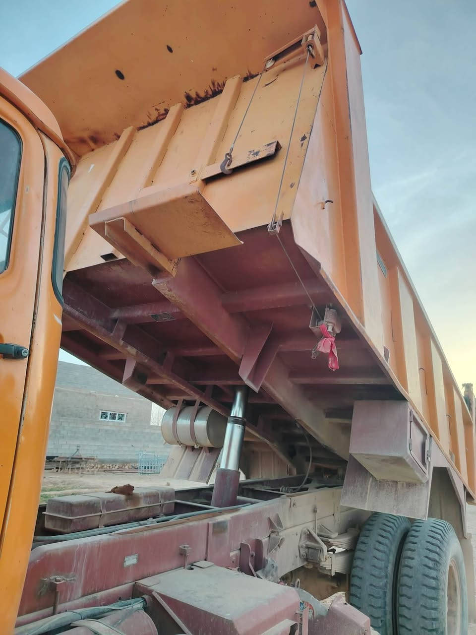 سلام عليكم البيع بدي تك مايلر مال 82 مكفول من صبغ ومن خياس كفاله عامه لاستفسار ع رقم ***********
