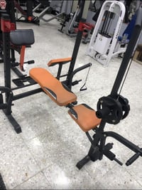 حقيبة اوزان كاملة وياها وزن اضافي 35 كيلو ومصطبة نفس الي بالصورة برتقا...