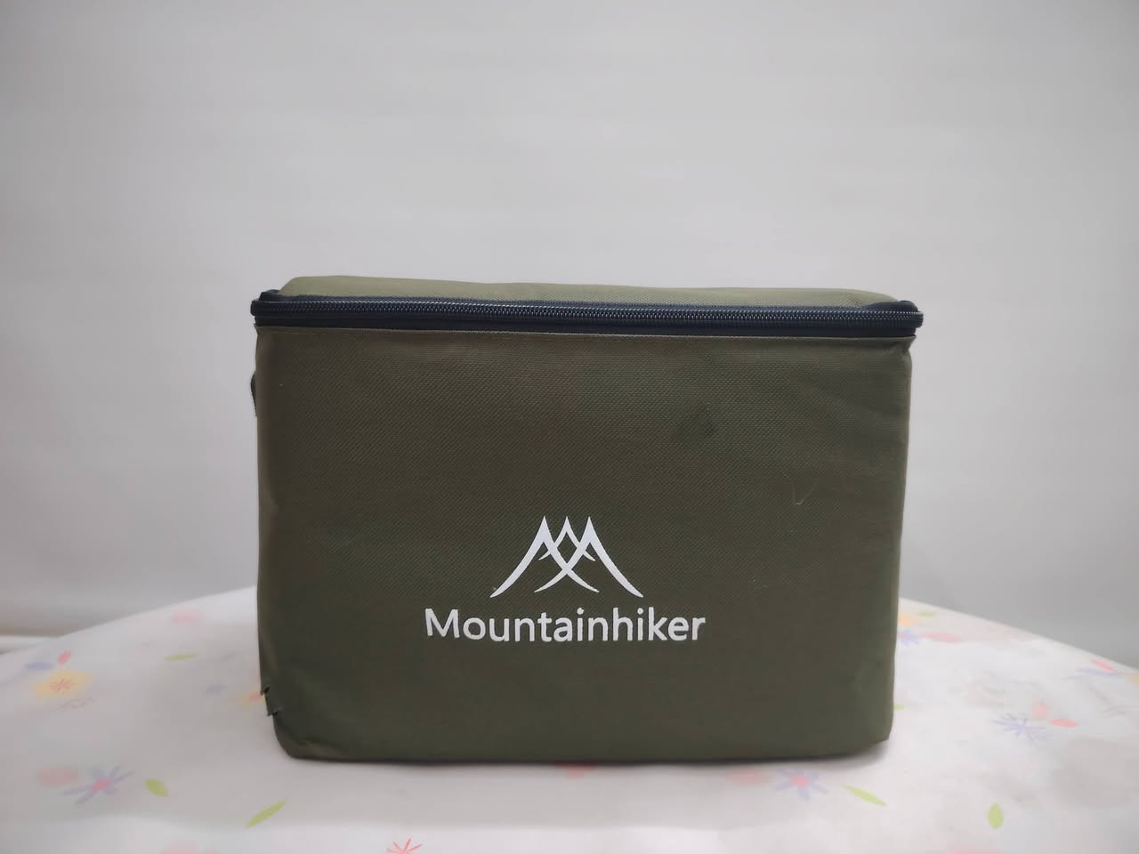 هذا المنتج هو موقد حطب محمول للتخييم من العلامة التجارية Mountainhiker.
مصنوع من الفولاذ المقاوم للصدأ عالي الجودة (ستانلس ستيل 304).

يتميز بنافذة عرض زجاجية مقاومة لدرجات الحرارة العالية لمراقبة اللهب.

يحتوي على فرن مدمج للطهي والخبز.

تصميم قابل للطي وسهل الحمل، مناسب للرحلات، الصيد، والنزهات.

ملاحضة
١. المنتج الحجم الكبير 
٢. يوجد فطر في الزجاج مثل ما موضح في الصور لا يؤثر

للتواصل فقط واتساب غير متواجد على الفيسبوك ***********
