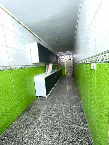 للبيع مساحه 200م /في منطقه حي التجار
شارع الأسواق المركزيه الفراغ المقابل جامع الرسول
الواجه 6.66م النزال 30
الطابق الأرضي 
حديقه +كراج + مطبخ +خدمات +غرفه نوم
الطابق الاول 
3غرف نوم + خدمات
الطابق الثاني 
بيتونه + سطح
السعر 400مليون مع المجال
للاستفسار اكثر اتصال بالرقم او مراجعه مكتب الجوهره للوساطة العقارية الكائن في شارع الكنيسه
***********
