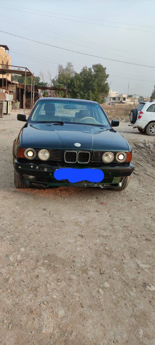 السلام عليكم من رخصت ادمن المحترم بي ام دبليو 525 فانوس موديل 92 لون زيتوني فتحه قماره طكتين مكفوله كفاله عامه سياره حلوه ونضيفه وجاهزه مابيه نقص اي شي رقم دهوك بيه وكاله بأسمي ومالك من اهل الديوانيه السعر 75 وبيه مجال العنوان الحله نادر ثالثه غير متواجد على الفيس رقم تلفون ***********
