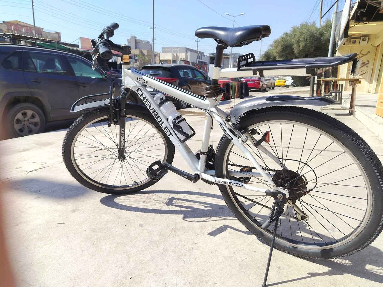 🚲 دراجة هوائية ماركة CHEVROLET للبيع 🚲
​للبيع دراجة هوائية أصلية من ماركة CHEVROLET المعروفة بمتانتها وشكلها الأنيق. الدراجة بحالة ممتازة وجاهزة للاستخدام المباشر.
​المواصفات الأساسية:
​الماركة: Chevrolet (شيفورليه).
​الجامبينات: دبل أمامي (Suspension) لراحة تامة أثناء القيادة.
​الإطارات: جديدة تماماً.
​الإضافات: مجهزة بحمالة خلفية، مطارة ماء، ورفارف أمامية وخلفية.
​الموقع:
​📍 الموصل - حي المصارف - قرب جامع الدكتور سعدي مهدي.
​السعر:
​💰 210,000 دينار عراقي.
​📍 طريقة التواصل:
للمعنيين والجادين بالشراء، يرجى التواصل عبر رسائل الفيسبوك (خاص) حصراً.
​#دراجات #للبيع #Chevrolet #الموصل #حي_المصارف #دراجة_هوائية موصل, نينوى


**إذا كنت صاحب هذا الإعلان وتريد حذفه لأي سبب، رجاءا أرسل رسالة إلى الدعم الفني**