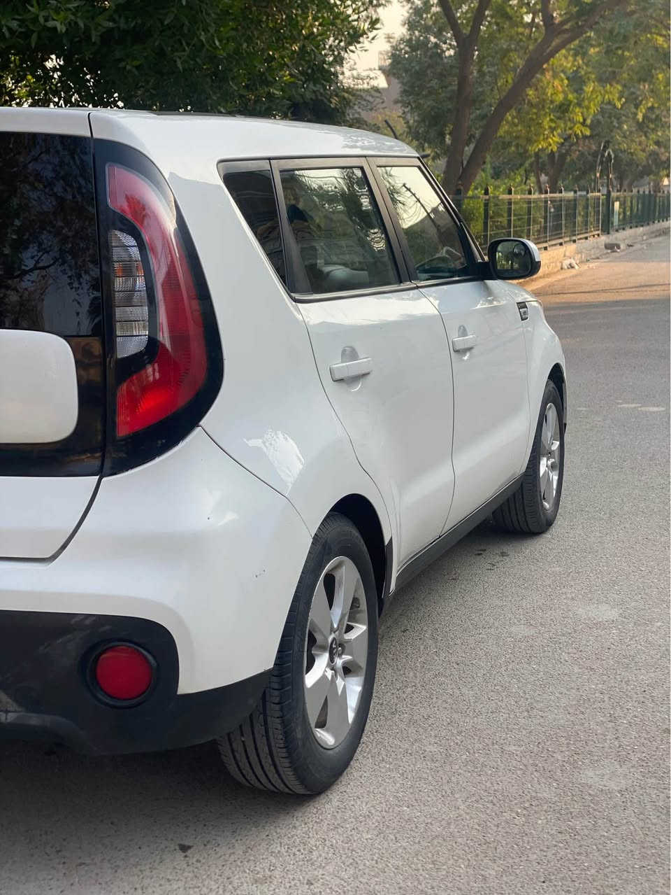 السلام عليكم 
للبيع فقط
كيا صول2017 حادثها جاملغ خلفي بدون دواخل بدون شواصي كما موضح بصور الحادث 
كير محرك تبريد صدر خير من الله مكينه 1600 GDi رقم بغداد دولي باسمي 
السعر المطلوب  118 وبيها مجال الجاد بالشراء يخابرني ويدلل مكاني بغداد/الدورة/المهدية الثانية 
***********  
 ابو علي . بغداد, العراق
