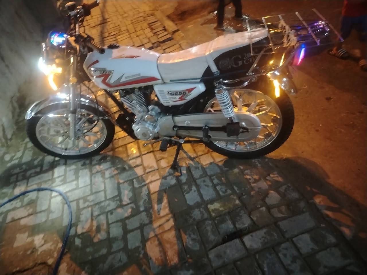 ***********
2025
٨٠٠
