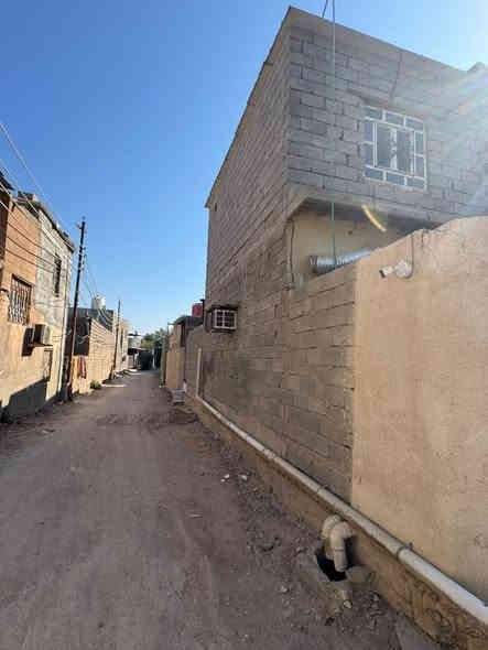 السلام عليكم
بيت طابق ونص مساحه١٠٦متر للبيع 
التنومه/نهر حسن /شارع بيت حماده قريب ع الشارع العام
التفاصيل مذكوره للطابق الارضي بالصور والطابق الثاني فقط غرفه وصاله وصحيات وسطح خلف البيت
السعر90
رقم الهاتف/***********
