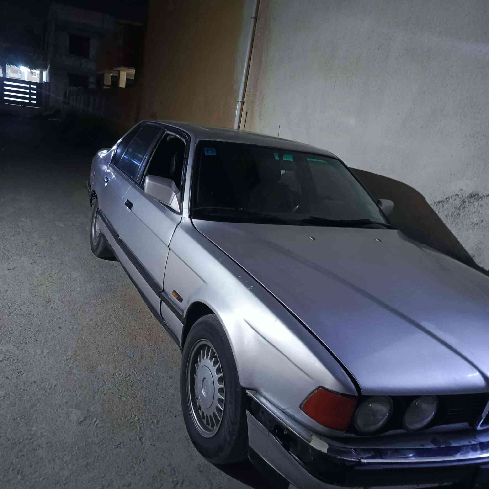 بي ام 735 موديل 1991 كشره حلوه كير محرك مكفولات رقم انبار انكليزي تحويل مباشر السياره  يراد له ترتيب يعني ابيع مال تعمير السعر 28 وبيه مجال مكان السياره الفلوجه الكرمه ‏‪***********‬‏
