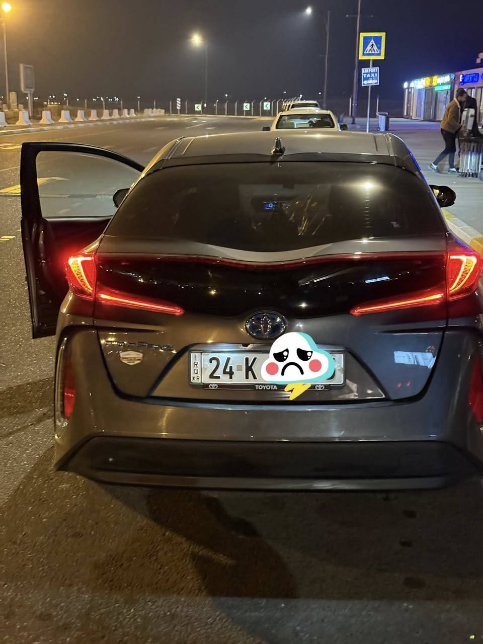 تيوتا بريوس برايم بلك ان هايبرد  يعني ثلالث انضمة تمشي بس كهرباء. وتمشي بس بانزين. وتمشي كهرب وبانزين حسب اختيارك انت  والي يعرفها للسيارة يعرف شنو دا اقصد  الشاحن الاصلي مالها وياها يعني مو تجاري اصلي  2021 السيارة بدون اي ايرباك او اي تبديل رقم شمالي جاهز ثاني يوم تحويل ماشية  55 الف   السيارة جميع قطعها اصلية بلادي   سعرها155  

للستفسار ***********. بي وتساب 

***********
