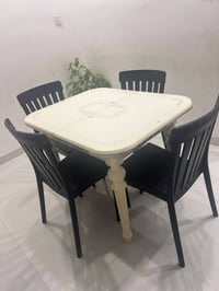 ميز طعام