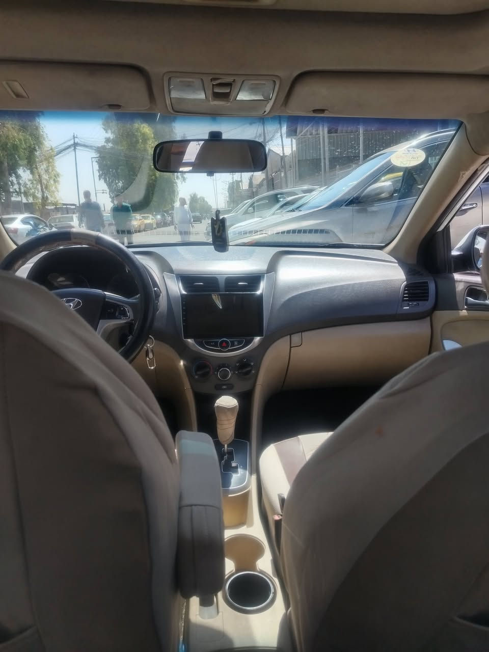 اكسنت ٢٠١٤ محرك ١٦ كير At فتحة سقف تحكم ستيرن شاشة بيها مكانين بارد وبوند مبدل أصلي تبريد ثلج السعر ١***********33
***********
