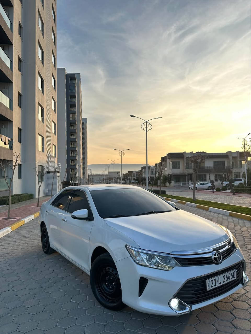 TOYOTA CAMRY 2015 

کامری سپی سەدەف ٢٠١٥ خلیجی - شکڵ رووسی سفری شەریکە .
 ١٤٠ هەزاری حەقیقی ڕۆشتووە هەموو گیانی لەسەر دەقی شەریکە ماوەتەوە .
هەموو گیانی بیلادیە .
گیر و مەکینە و تەبرید تەقەو ڕەقە هەمووی بە شەرت .
مواسەفات فولە بەس سڵاید نییە : ( ناو زەرد ، eco ، لایت زینۆن ئۆتۆ ، سوکان ڤۆڵێۆم ، Aux ، سیدی ، بلوتوس ، فلاش ، چوارجام کارەبا ، فۆڕمیکا, لایت لید ، بەگلایت لید  . ) 
کتابی جام ڕەشی ساڵێکی بۆ کراوە 
یەک دەرگای بۆیاخە بێ ناو بێ ئێرباگ  .
سەنەوی و رەقەمی تازەیە تا ٢٠٢٩ تەحویل بەشەرت . 
سەیارەکە سێرفزی عام کراوە .
 شوێن/سلێمانی 
0772 344 7773 السليمانية, العراق
