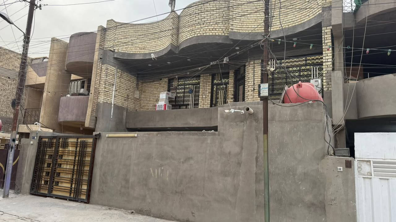 السلام عليكم 
دار ملك صرف 
الشماعية 
المساحة 200م
واجهة 10 نزال 20
الطابق الأول 
استقبال 8.5م * 4م
صاله 7م* 4م 
غرفة نوم 5م * 3.5م
مطبخ 4م * 3م 
وصحيات 
الطابق الثاني 
4 غرف نوم 
وغرفة نوم في الطابق الثالث مع البيتوتة 
البيت جاهز كامل من كل النواحي 
الاستفسار  الاتصال ***********
السعر عند الاتصال
