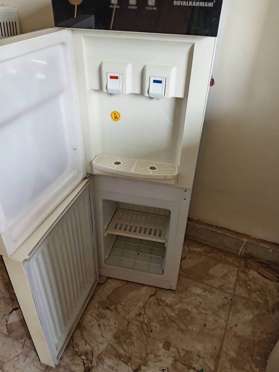 السلام عليكم ورحمة الله وبركاته
كل عام وانتم بالف خير وصحة وسلامة يارب العالمين
كاونتر متر ٣ قطع جديد
سبلت ميديا طن مستخدم شهرين
براد ماء مستخدم اسبوع
للتواصل واتساب واتصال ***********
