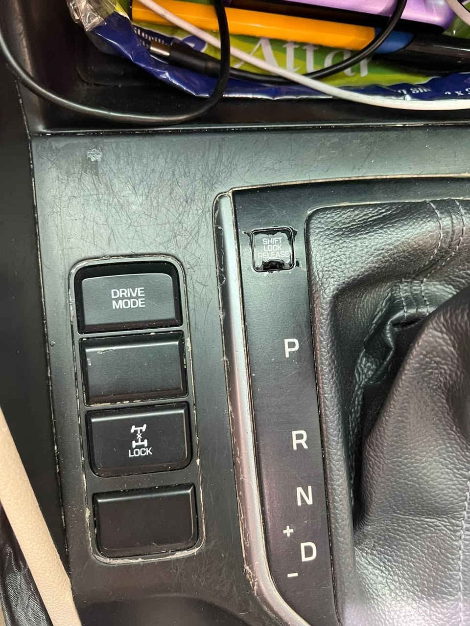 سلام عليكم
توسان موديل 2016 خليجي رقم بغداد الجديد  مكفوله من الحادث  بيها كم رصعه وشبر بارد بالجاملغ فقط مكينه وكير كفاله ومواصفات شاشه كامره  فور ويل مكينه 2500 GDI داخل جلد بيجي مري شفط مكاني بغداد الدوره السعر 15500 وبيها مجال  للاستفسار 
***********
