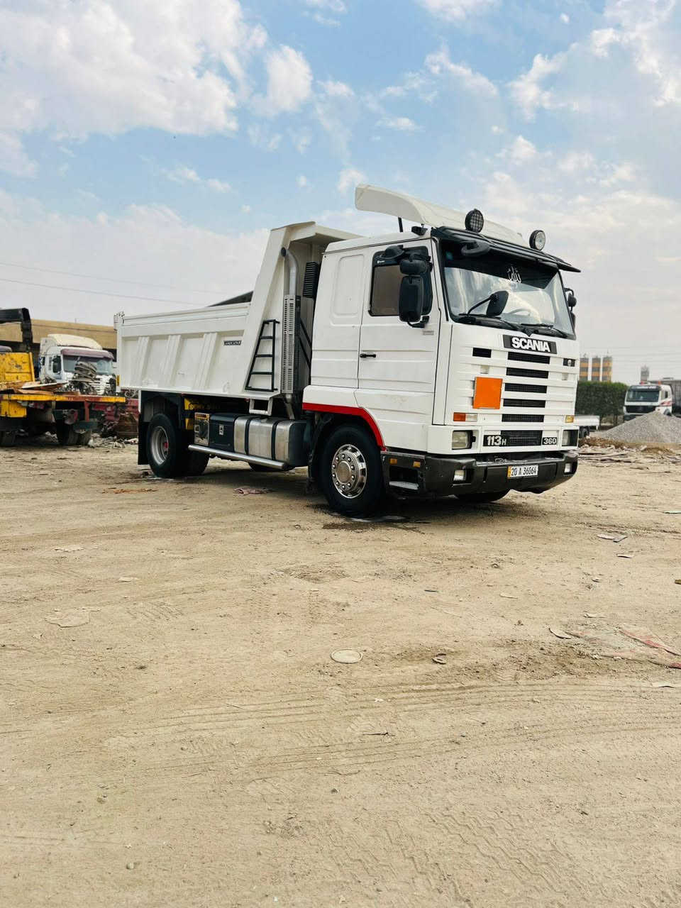 السلام عليكم سكانيا للبيع موديل  1998 رقم ديالى  سنوية جديدة هزة جديدة  بسمي رقم نكليزي  مكينة 13 كهربائي كير 3×3 اكسن مشيف بدي حدادة جديدة 
للتواصل رقم الهاتف ***********  مكاني بغداد 
مامتواجد عل فيس 
فقط الاتصال على الرقم
