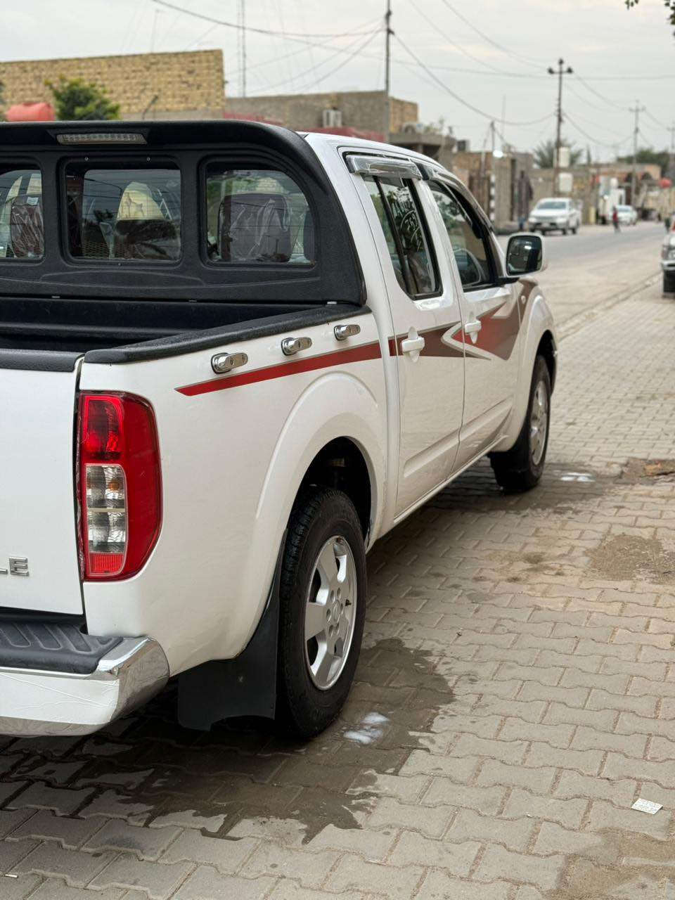 اوتماتيك محسن LE.       السعر "110" وبيه مجال بصيط 
بيكم نيسان نيفاره 2011 رقم نجف مميز سنويه جديده 
سياره كفاله عامه صبغ وبارد وتبديل 
مكينه مامفتوحه فقط كازكت 
مكينه وكير كارتون 
حداديه ترايك مال 21 
تخم تاير اصلي جديد 
سياره مال جناي ومابيه اي نقص 
*********** مكان سياره نجف الاشرف النجف, العراق
