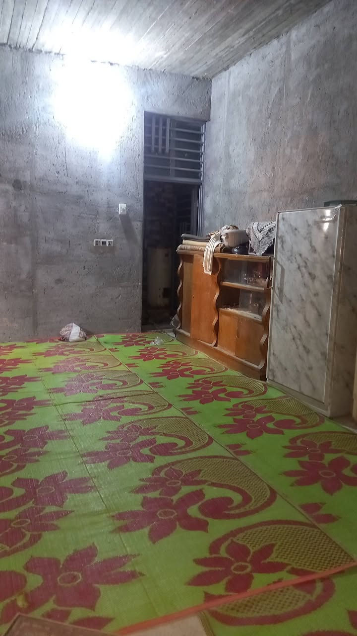 السلام عليكم بيت للبيع ناحية الحريه حي الحسين مساحه ١٨٢ م بناء جديد مطلوب للإسكان الاسفسار على الرقم ***********
