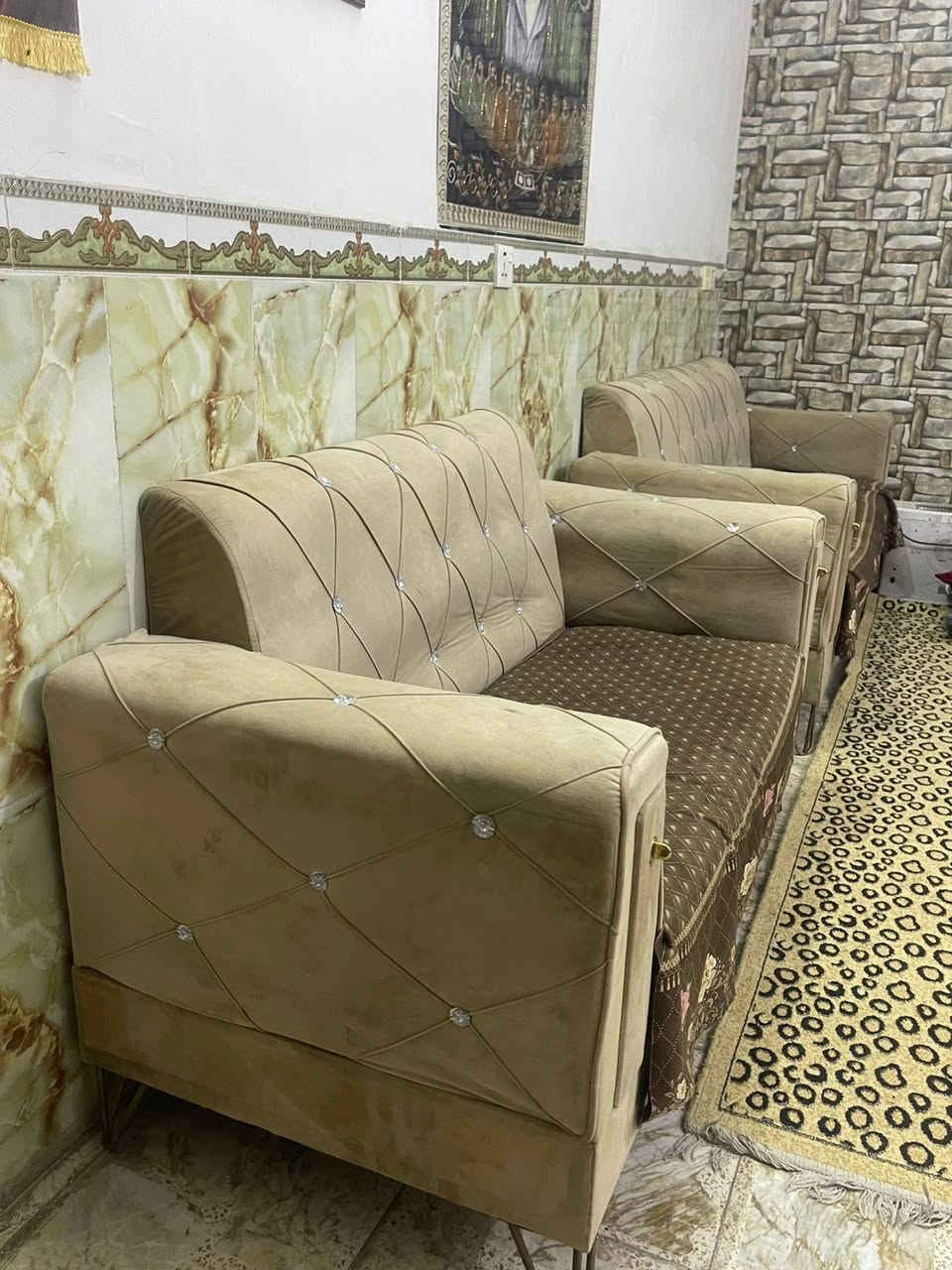 السلام عليكم
تخم استقبال نضيف خمس قطع 
السعر 250 مجال قليل 
تواصل موجود واتساب 
عنوان بغداد كماليه 
***********
