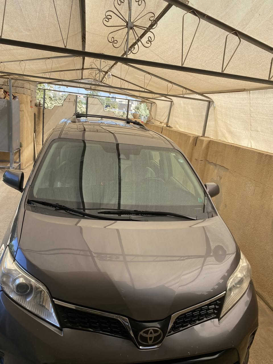 السلام عليكم سيينا موديل 2020 XLE ماشية 144 الف كم حادث 3 قطع تبديل شركة رقم سليمانية هزة والسنوية 2028 شرط التحويل السعر 235 ورقة
*********** 
***********
