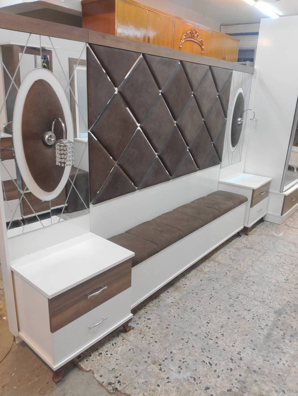 معرض اثاث الشكور غرفه نوم للبيع عشر قطع نضافة الغرفه90/100 عنوان موصل قادسيه قرب  ملعب المواج *********** وتساب وتصال
