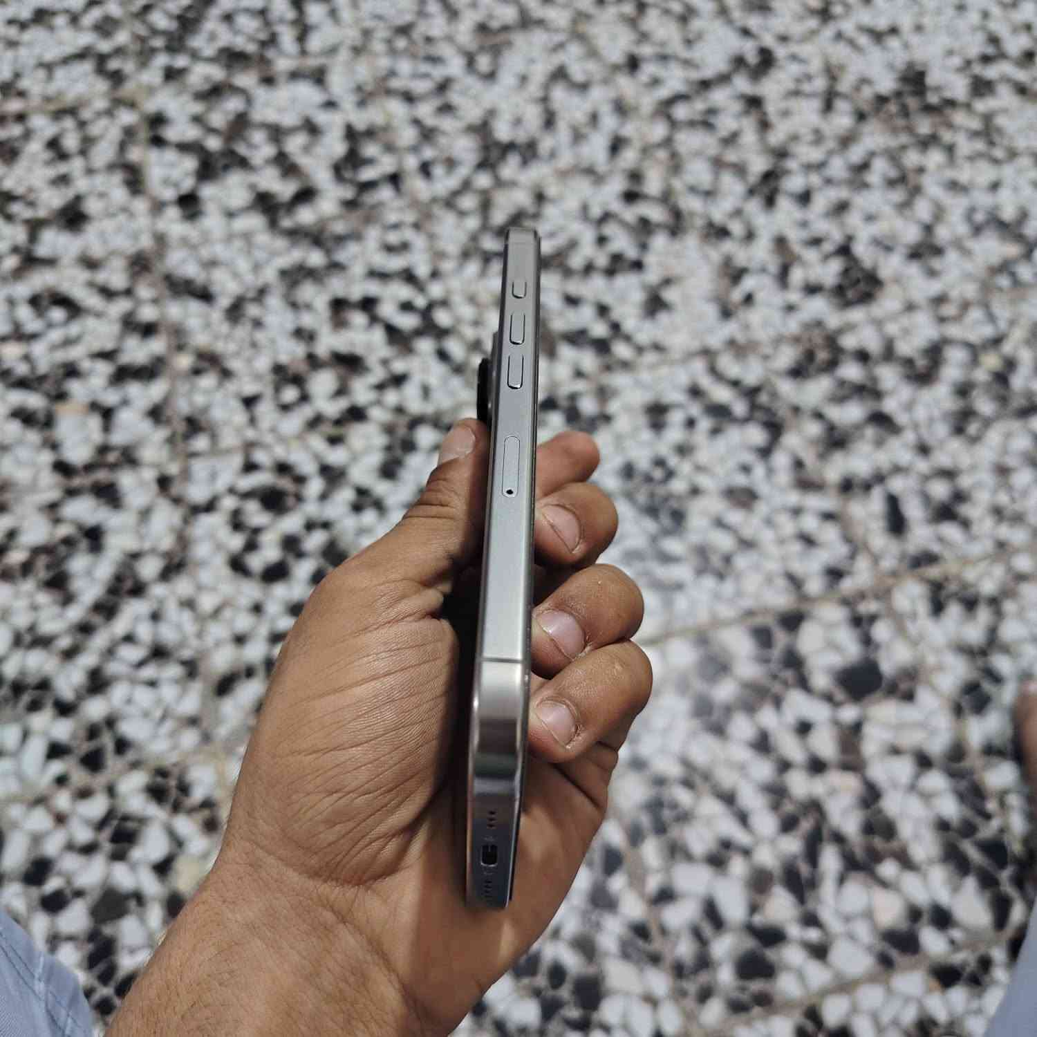 السلام عليكم
ايفون 16 برو  ( مو برو ماكس )
 بطاريه 95 
ذاكرهه 128
شرق اوسط 
جهاز نضيف ( جداً 🔥)
بي نقطهه بسيطهه جداً بالشاشهه موضحهه بالصوره ما بيهه تأثيرر لا على المس ولا تقطيع ولا اي مشكلهه
مكاني بابل الحله تحديداً مدينه العاب كوين بارك 
رقمي ***********
السعر  950 وبي مجال بسيط جداً
