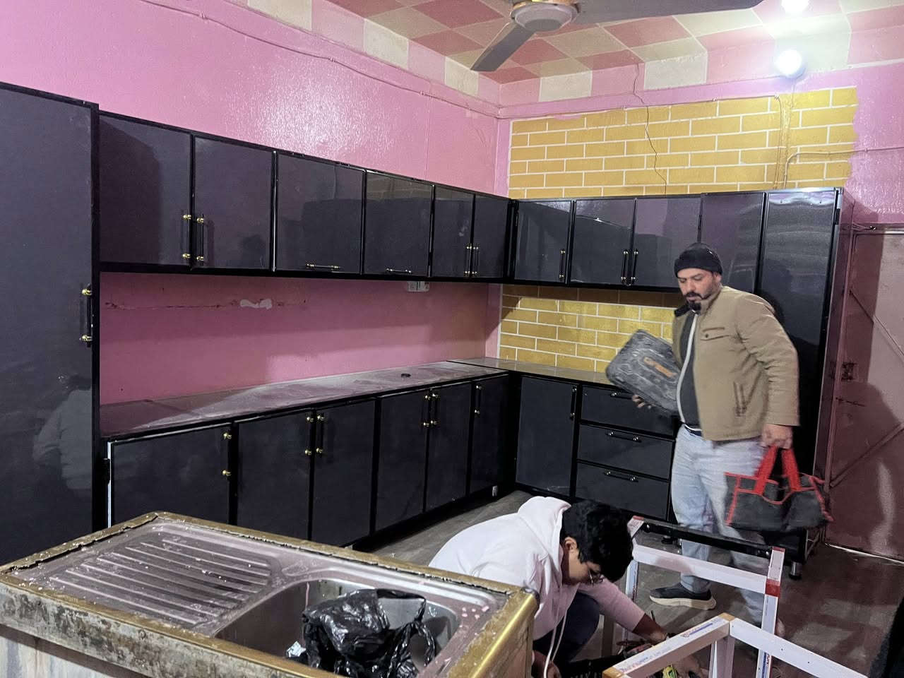 اللهم صلي على محمد وال محمد 
العمل مستمر ليلٱ ونهاراً 
من اعمال معمل سيد بشار القزويني  للأثاث وغرف النوم وحسب الطلب  و bvc و للألمنيوم الكائن في ال بدير شارع الرابط بين مضيف الشيخ مهدي رحم و بيت قائم مقام   للاستفسار الاتصال على هذا الرقم *********** او ***********
