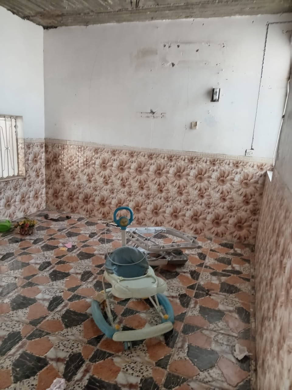 #يعلن مكتب [[ #أضواءالمدينه]] للعقار
بيت  للايجار 

♤♤♤♤♤♤♤♤♤♤♤♤♤♤♤♤♤♤♤♤

الموقع//#حله المهندسين قرب الجامع زين العابدين

♤♤♤♤♤♤♤♤♤♤♤♤♤♤♤♤♤♤♤♤♤

يتكون //٣ غرفه نوم /صاله /هول  /مطبخ /مجمع صحيات 

■■■■■■■■■■■■■■■■■■■■

السعر /٣٥٠ وبي مجال

■■■■■■■■■■■■■■■■■■■■

#للاستفسار// مراجعة مكتب أضواء المدينه 

#الكائن//حله شارع ٨٠ مقابل أسماك الشجيري 

☆☆☆☆☆☆☆☆☆☆☆☆☆☆☆☆☆

#اواتصال على الأرقام التاليه 

{{***********}} رياض الخفاجي 

{{***********}} سيد حسين احمد
