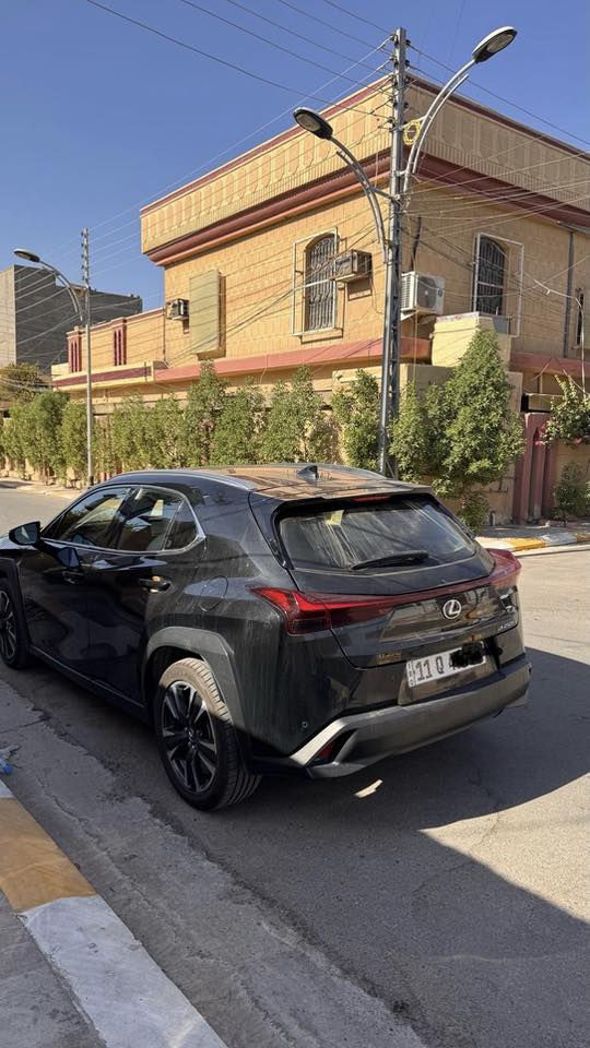 السلام عليكم 
لكزس oh250 ux موديل 23 حادث جاملغ ايسر وشويه بنيد مصلح هايبرد صور الحادث ما عندي السعر 220$
الاتصال ***********
