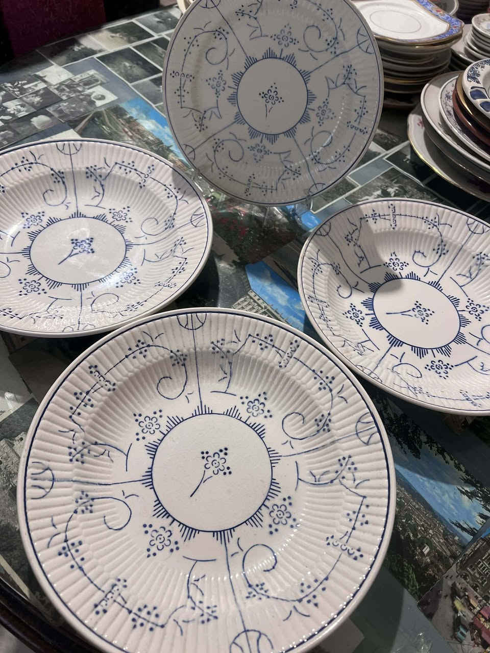 Vintage Boch Freres Blue & White Ironstone Dish Set
​Product Details
​Brand: Vintage Boch Frères (Made in Belgium)
​Material: Premium Blue & White Ironstone
​Quantity: 4-Piece Set
​Dimensions:
​3 × Deep plates (24 cm)
​1 × Flat plate (20 cm)
​Condition: Excellent vintage condition with no chips, cracks, or defects.
​Important Notes
​Please review the photos carefully as they form part of the description.
​📦 Shipping: Available to all governorates.
​✉️ Inquiries: For pricing and serious inquiries, please feel free to send a direct message (DM). الاسكندرية, مصر


**إذا كنت صاحب هذا الإعلان وتريد حذفه لأي سبب، رجاءا أرسل رسالة إلى الدعم الفني**