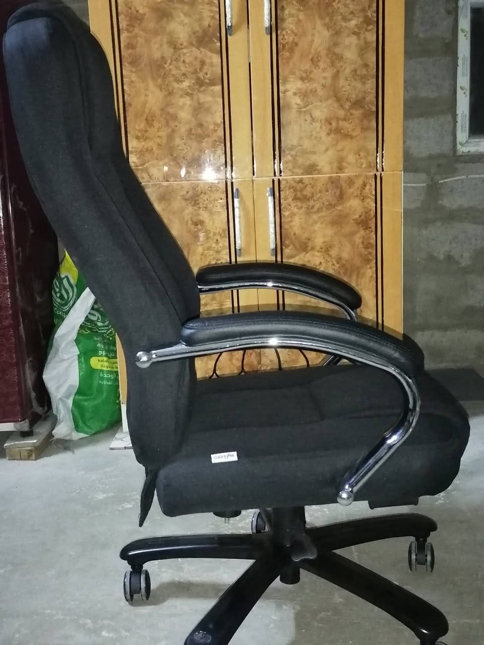 السلام عليكم
كرسي للبيع شرط جديد السعر 90 وبي مجال  العنوان الموصل /حي الانتصار للتواصل واتساب
 0777 174 2075
