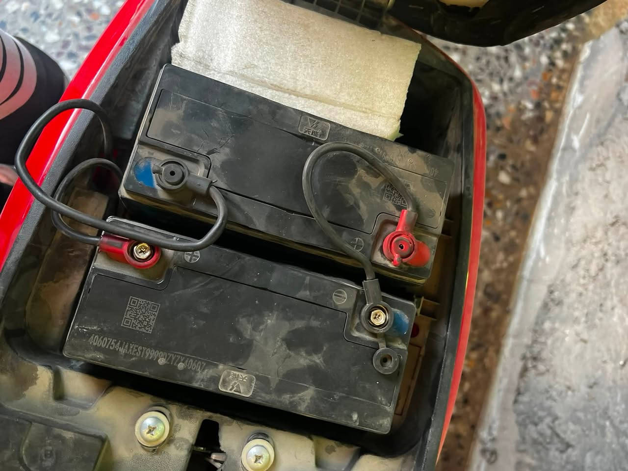 دراجهR9للبيع🛵
المواصفات👇👇
منفذ شحن(USB)🔋
نضام رجوع للخلف(R)🔙
اربع نمرات
سرعه99💨
اشاير يمنه يسره 🔥
دبل اشاره 
بلوتوث صوت عالي واضح 📢📣
تايرات ثنين جدد🛞
خمس بطاريات 
حجم البطاريه 28امبير 
بطاريه وحده محتركه يعني اربع يشتغلن 
 سعر 230وبيه مجال 
غير شي دراجه نضيف 
مكاني بغداد كفائات سيدية📍
لاتصال او مراسله 
***********📞
