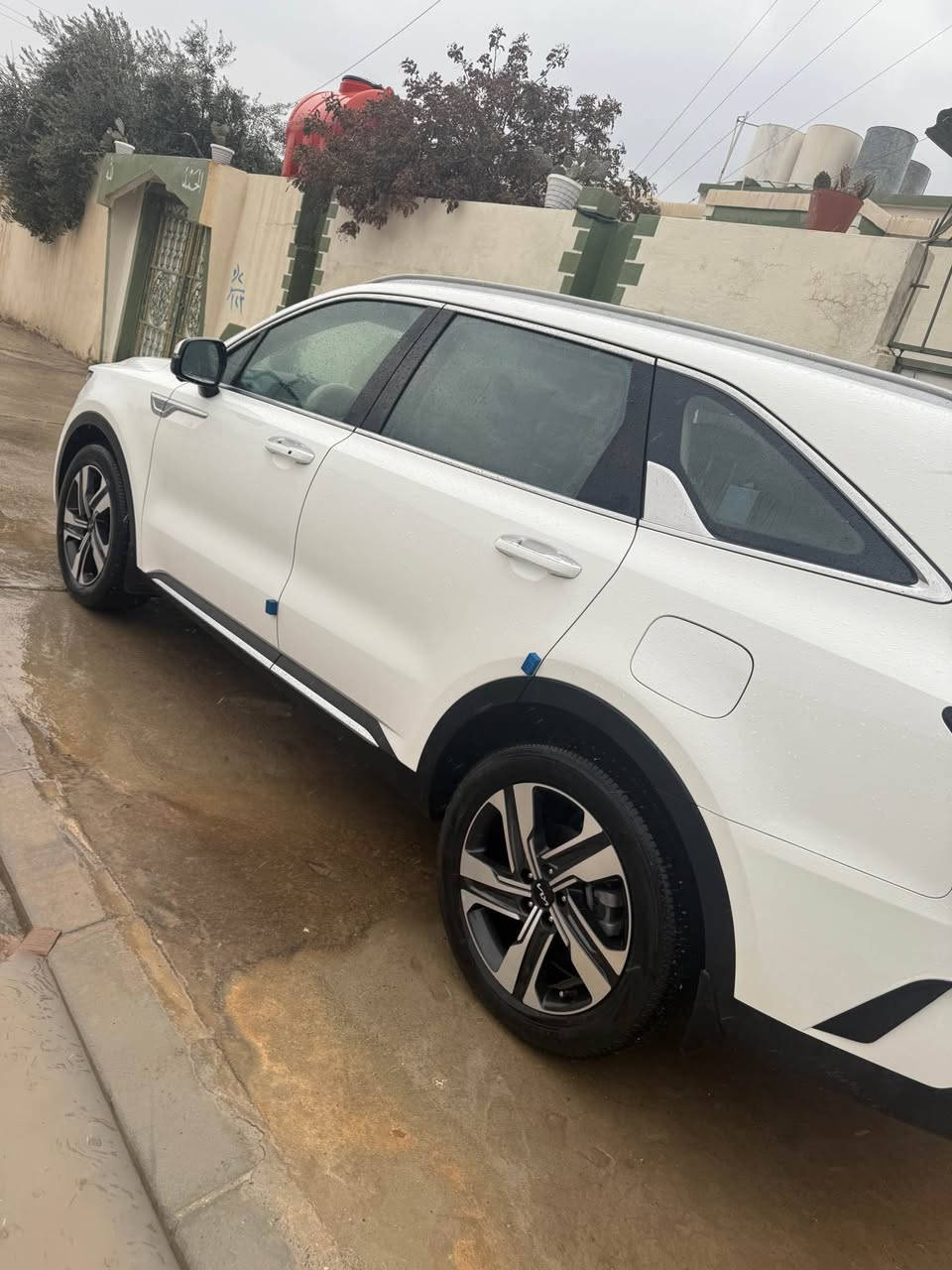 كيا سورينتو 23 رقم اربيل 
6 سلندر
ماشيه 22k
بدون ضرر ولا صبغ 
مواصفات فول 
بصمه تشغيل عن بعد 
5 كامرات كشنات الاماميه بارد وحار
بانوراما كامله 
7 راكب 
شرط التحويل 
السعر 325$ وبيها مجال 
مكاني موصل 
***********
*********** موصل, نينوى
