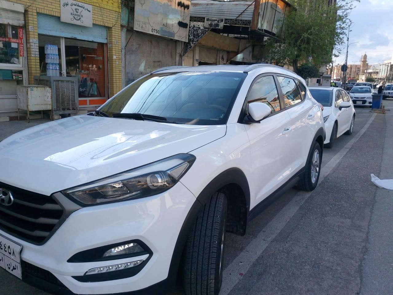 هۆندای تۆکسۆن 2016 سەیارەکە خاوینە گێر و مەکینەو کارەبایاتی بشەرت بێ تەقەو رەقە کەمێک قلەم کاری هەیە دوو  پارچەی سبوغە (یەک دەرگای پشتەوە لەگەڵ سندوقی ) واتا پێشی سەیارەکە کەپسە 220 هەزار رۆوشتووە شوێن هەولێر 
*********** (Whats up) أربيل, العراق
