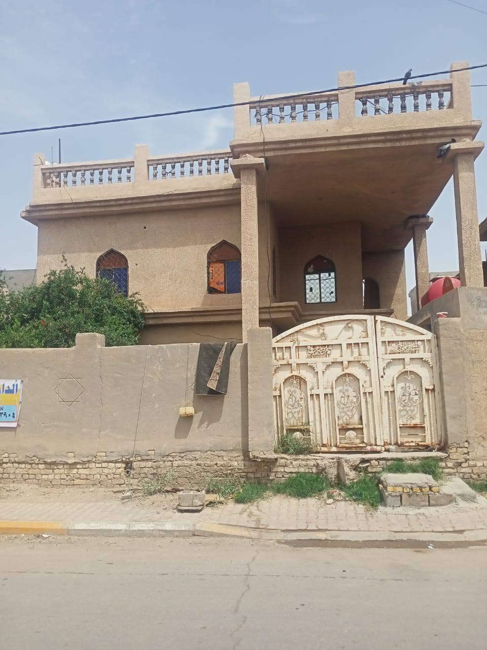 ياالله بيت طابو للبيع البناء قاطين المساحة 250مترالمكان الحي العسكري شارع احمد تبي قريب على مدرسة التفاؤل للاستفسار يرجى الاتصال على الرقم التالي ***********
