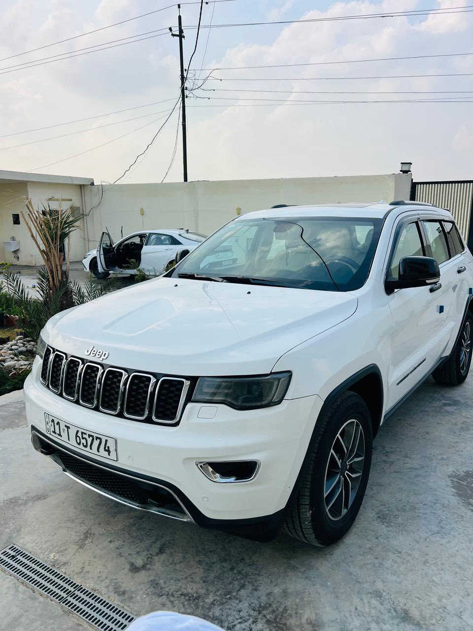 السلام عليكم

للبيع جيب خليجي 2020

ماشيه 112 الف كيلو متر

مواصفاته 

حساسات امامية و خليفة 

رادار امامي 

فتحه سقف 

و بعد بيه هواي مواصفات ما مذكوره 

السياره احلى من الصور 

مصروف عليها 

مابيها اي نقص

منضومه غاز جديده

السياره بيه طخه خفيفة و مبينه بالفحص موجود مع الصور

سعره  275 ورقه و بيه مجال 

مكان السياره بغداد 

***********
