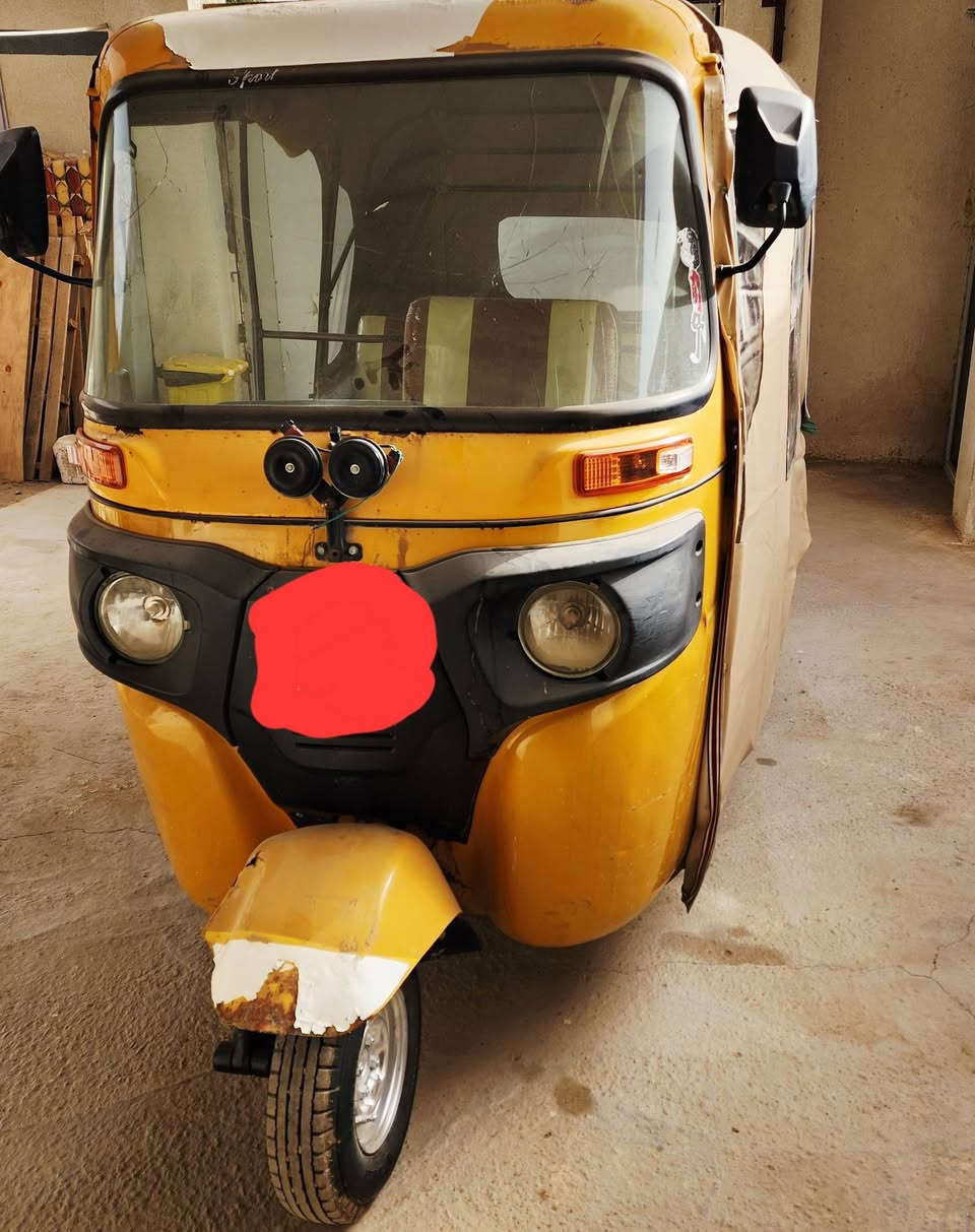 سلام عليكم شباب تكتك للبيع مديل 2021 رقم وسنويه بصره تكتك جاهزه نكره سلف كهرباءيات كله شقاله تخم تاير جبلي كاعيات ودوشمه مكينه ناعمه كشره كدامكم شوف العين  حلوه خياسات ما معمره تكتك جاهزه للشقل مكاني البصره القرنه والسعر ب6100وبيه مجال حك جيه وهاذه رقمي (  ***********. )
