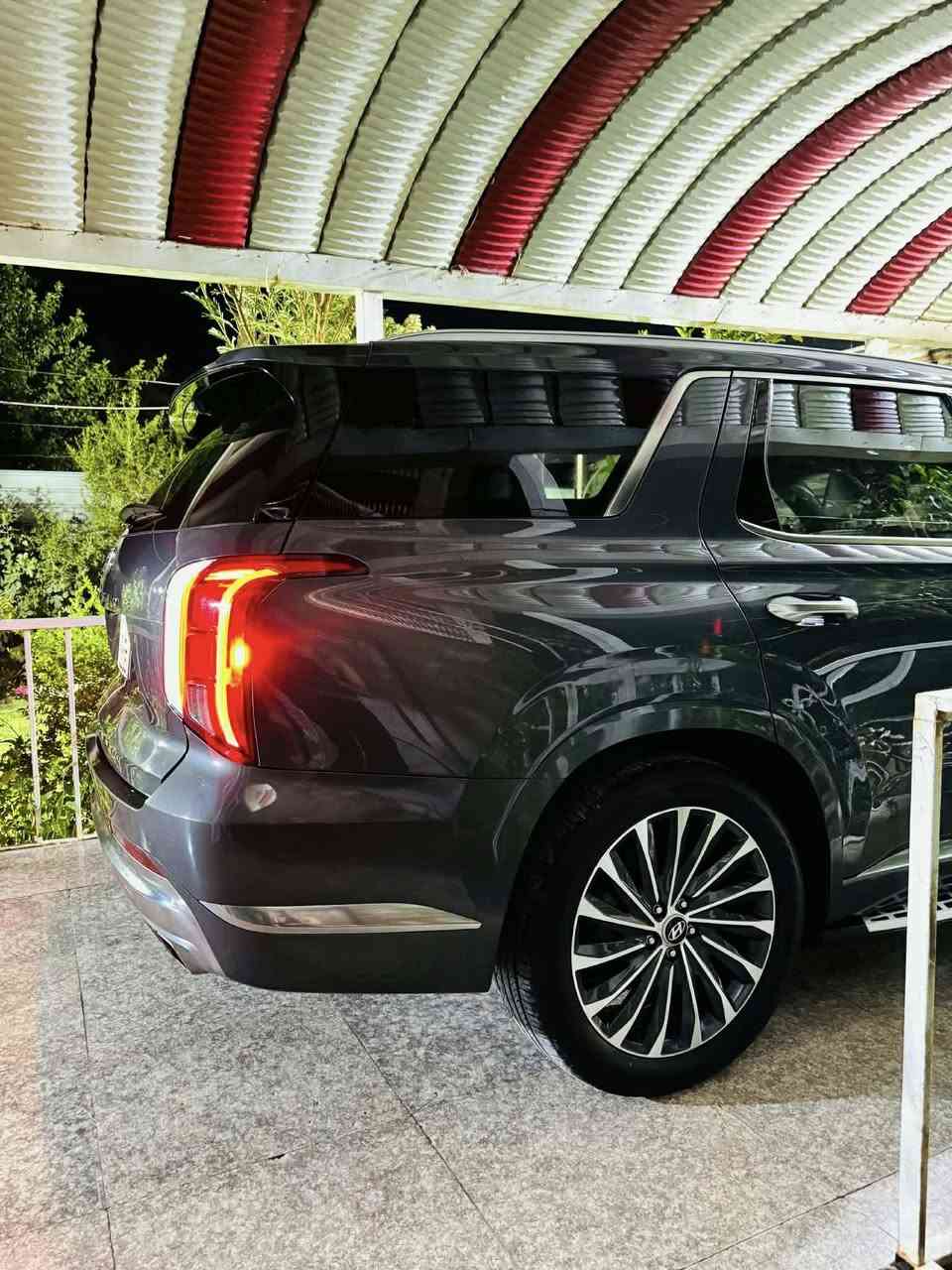 هيونداي بالسايد كالكرافي اعلى فئه
موديل 2023 
حجم المكينة 6 سلندر 3800 
ماشية26 ميل
حادث السيارة ( جاملغ خلفي ) 
بيه صبغ جاملغ خلفي + تبديل باب خلفي + شبر واحد من قبق صندوق فقط

مواصفات السيارة : فول اعلى فئة ( كشن مساج - اوتو بارك - 5 كامرات - سقف كنتارة - فتحة سقف + بانورما - قيادة ذاتية - داتو شو  -رادارات خلفية وجانبية وامامية - كشنات اسود خزن ميموري مع تدفئة وتبريد في جميع المقاعد الامامية والخلفية - 4 وضعيات قيادة - قراءاة خطوط السير والعلامات المرورية - صندوق كهرباء ذكي - 3 قطع تبريد - حساسات امامية وخلفية - دشبول شاشة ديجتل - دخول بصمة ذكي - سايد بريك كهرباء - اوتو هولد + نقطة عمياء - شاحن لاسلكي - مثبت سرعة - بدلات التغير السرع شفتات على المقود - مرايا جانبية هيتر + تعتيم - جميع الانظمة الاكتروني متوفرة في السيارة  وهوايه بعد بيها مواصفات

السيارة جدا نظيفة بدون نواقص ولا اي خلل كهربائي 

او ميكانيكي سعر ٣٢ الف دولار وبيه مجال 
مكاني كربلاء لل تواصل واتساب
***********
