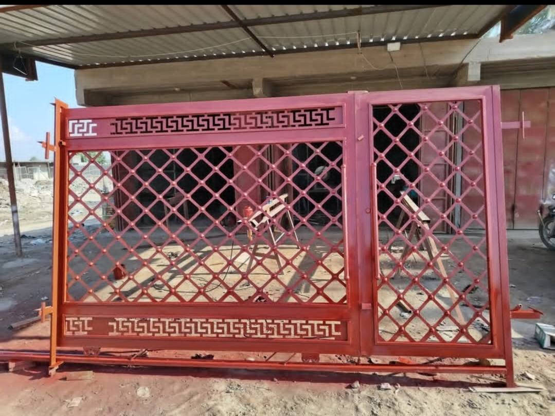 بسم الله الرحمن الرحيم
الهم صل على محمد وآل محمد
تم بعون الله تعالى عوده يوسف الحداد بعد غياب ٤٠ يوما
الى الورشه هنا يعلن حدادة الزعيم تحطيم الأسعار عمل درجه أوله أبواب وشبابيك محجرات وسقائف بأنواعها وكرفانتات العنوان حله ورديه خارج سيف سعد الاستفسار أكثر ***********
*********** أخوكم يوسف الحداد ملاحضه يوجد كادر عمل جميع المحافظات
