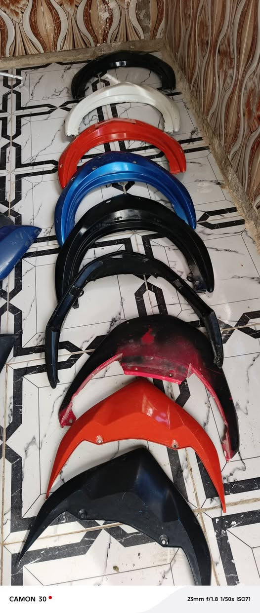 سلام عليكم غراض 010/08ابيعهن شلعه وحده سعر ١٠٠قفل موجود توصيل مكان ناصريه ***********
