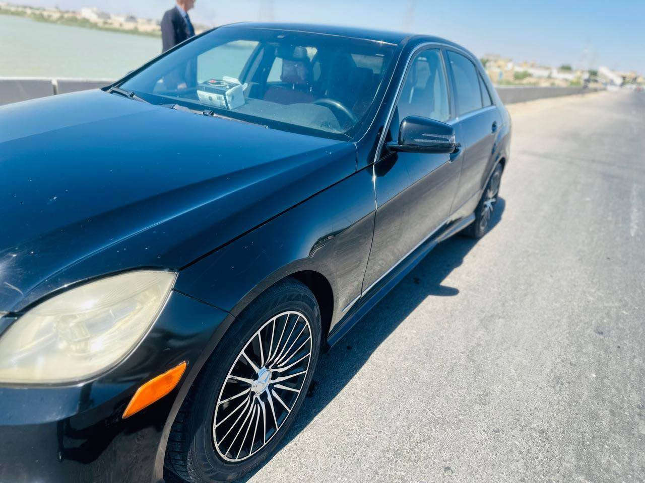 مارسيدس 2011 E350 
فول مواصفات 1/1 
تبريد وتدفئه فول
تحكم ستيرن
 مثبت سرعه
 فتحه بالسقف 
كشنات كهربائية تدفئه وتبريد
كاميرا 
6 سلندر 
ويل كب 
تخم تاير جديد 
بأسم عمي رقم بغداد سيارة جديده وحلوه 
البصره قضاء المدينه 
*********** المدينة, البصرة
