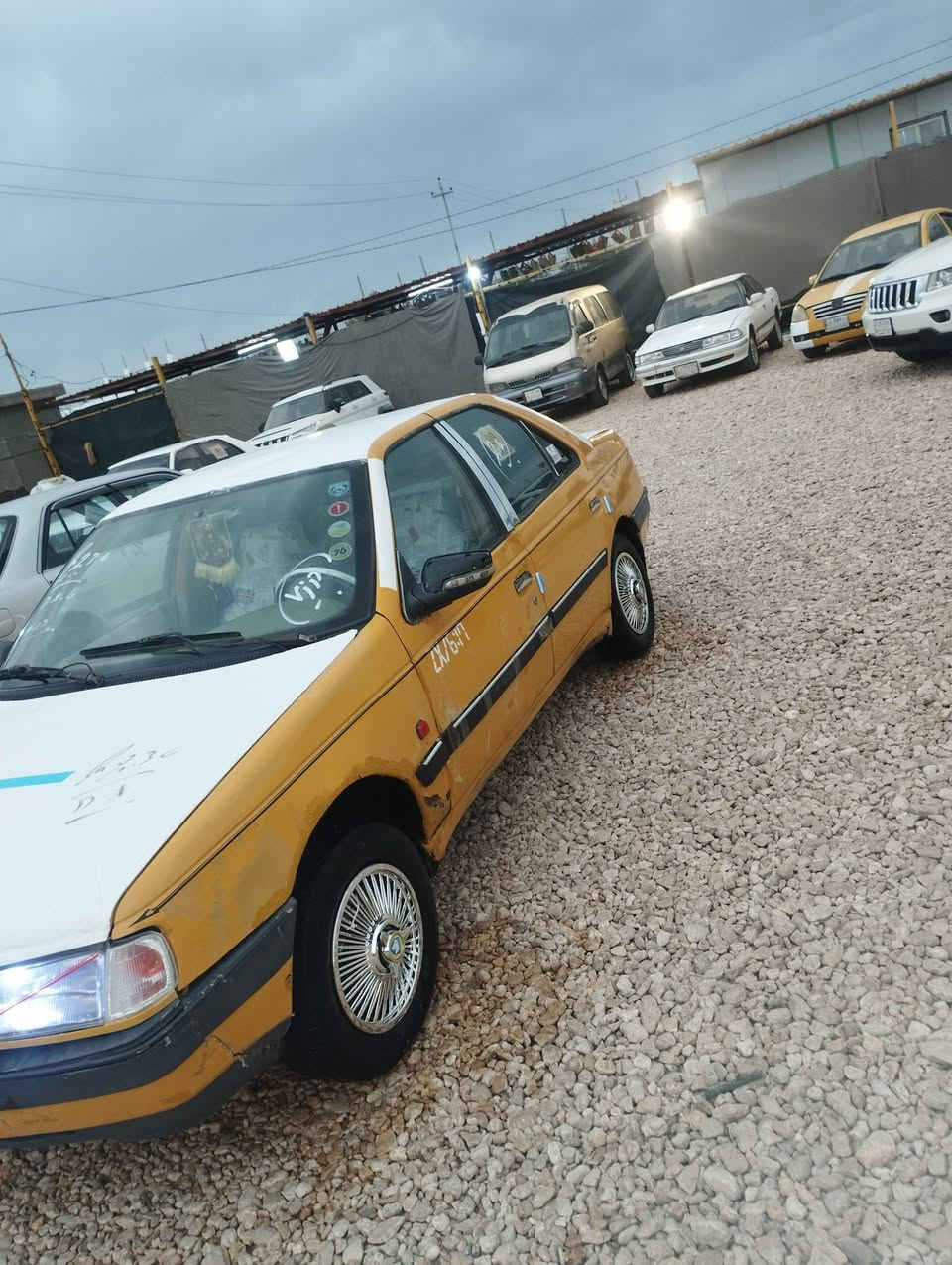 السلام عليكم بيجو405 رقم النجف مصفره هيه وغرامات ومكفوله مكينه كير حداديه كهربايات جاهزه مكفوله ضربه وتبديل السعر25 وبيه مجال بيع او مراوس  مكاني ابصخير نجف ***********
