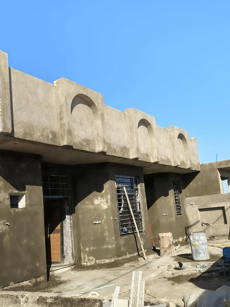 السلام عليكم
لباخ متفرغ اسمنت وجص وبورك
اسمنت خشن وناعم المتر 6ونص
جراره ونثر 6ونص
سقل ب6
تشميع داخل وخارج 2500
لط وجص 5
***********
