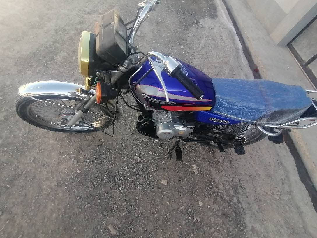 دراجه ناريه ايراني للبيع موديل 2018 اوراقه موجوده كهربائيات كله شغاله سعر 350 بيها مجال للاستفسار اتصال ع الرقم ***********
