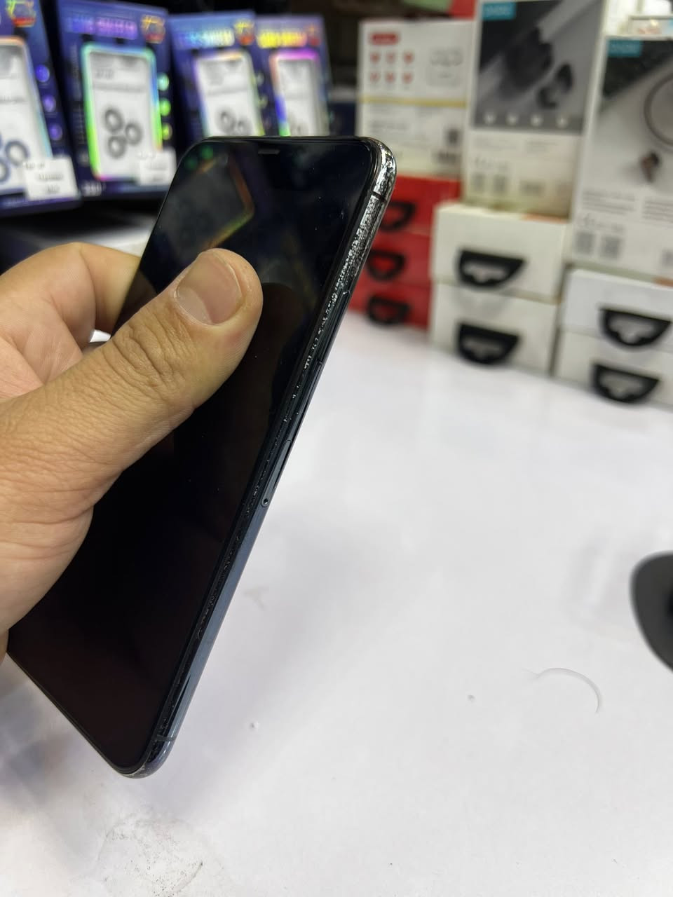 ١١ برو ماكس مامبدل بي اي شي بي شوية نكرشة بلشاصي كلة بلادي سعرة ٣٠٠ قفل ***********
